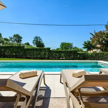 Premium Silvia With Pool Ferenci