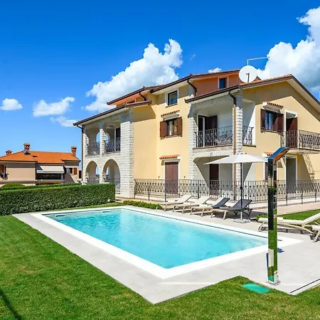 Apartment With Pool, Silvia Ii *