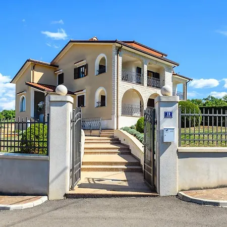 Apartman Premium Silvia With Pool Ferenci