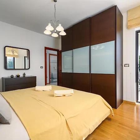 Appartement Premium Silvia With Pool Ferenci