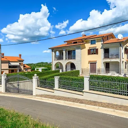 Apartment With Pool, Silvia Ii