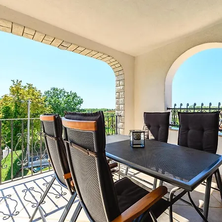 Premium Silvia With Pool Ferenci