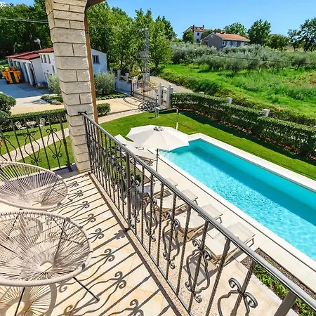 Appartamento Premium Silvia With Pool Ferenci