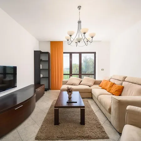 Apartment With Pool, Silvia Ii *