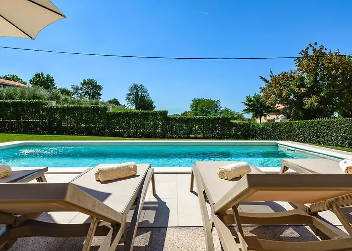 Premium Silvia With Pool Ferenci