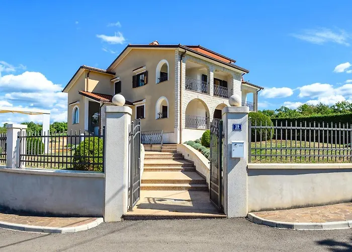 Apartman Premium Silvia With Pool Ferenci