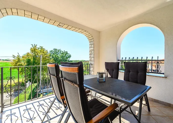 Premium Silvia With Pool Ferenci