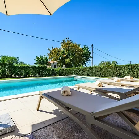 Premium Silvia With Pool Appartement
