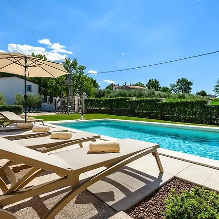 Premium Silvia With Pool Appartement