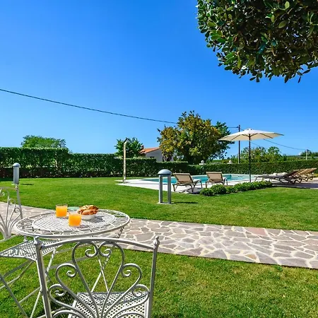 Appartement With Pool, Silvia Ii